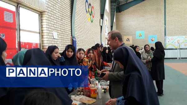 برپایی بازارچه مدرسه‌ای در مجتمع عشایری امید انقلاب