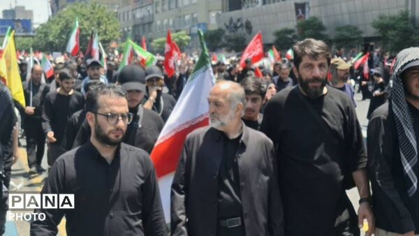تهران در قاب بدرقه؛ روایت دانش‌آموزان از وداعی که در تاریخ ماند