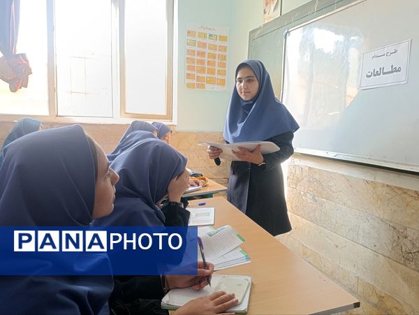 همدلی و همکاری دانش‌آموزان در اجرای طرح مدام دبیرستان دکتر جواد حداد ۲ 