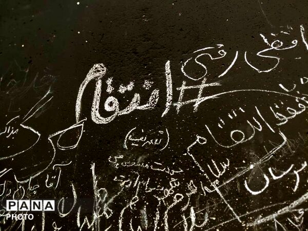 تهران در تب وداع با رهبر  مقتدر شهید