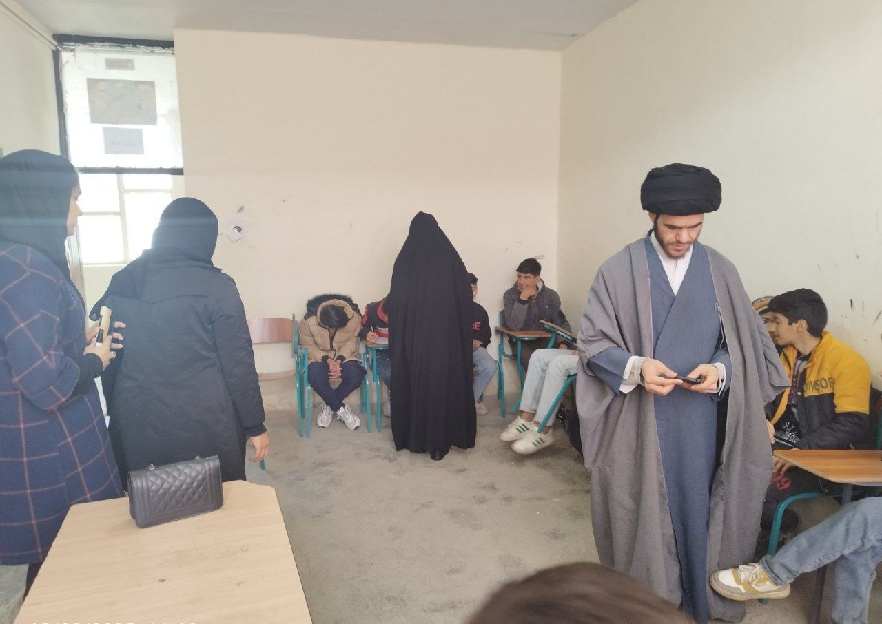 کارگاه آسیب‌شناسی موارد خاص در دبیرستان شهید مصطفی خمینی شیروان