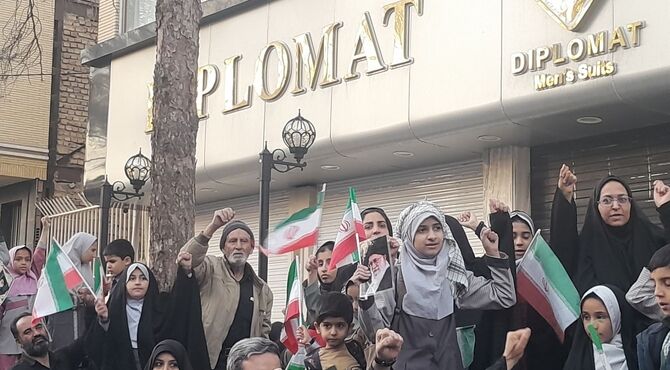 دانش آموزان هم به میدان آمدند