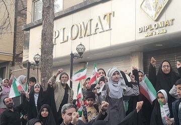 دانش آموزان هم به میدان آمدند
