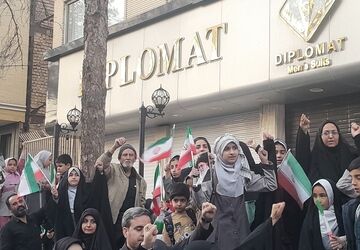 دانش آموزان هم به میدان آمدند