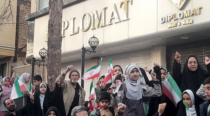 دانش آموزان هم به میدان آمدند