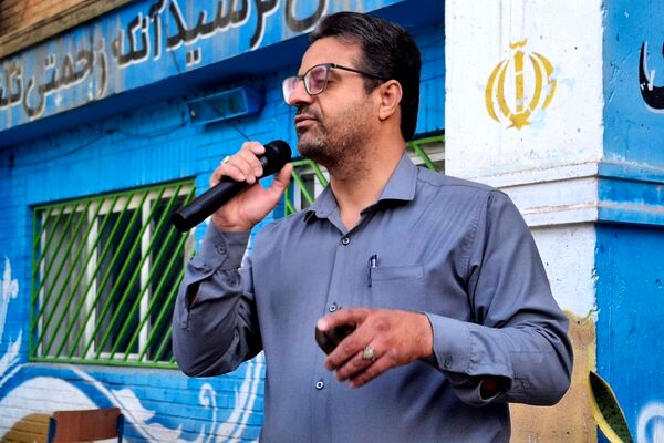 تجلیل دبیرستان شهید قمی از پدران مسئول در نیروی انتظامی و آتش‌نشانی