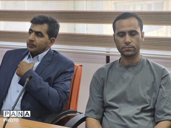 معلمان نمونه در قاب افتخار آموزش و پرورش منطقه ۵
