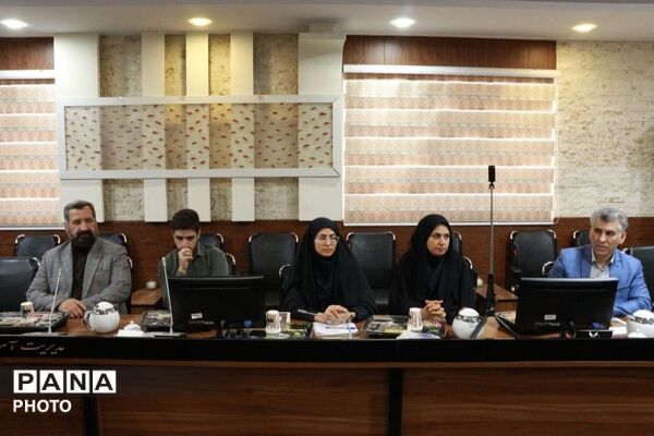 نشست برخط هفته سلامت با تأکید بر ارتقای سلامت دانش‌آموزان