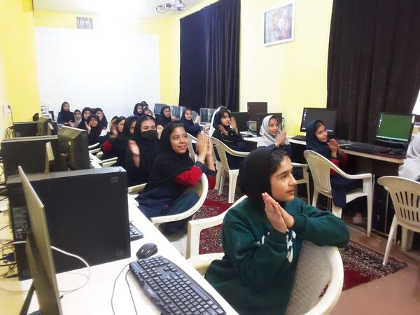 کلاس یادگیری کار با رایانه در کانون لقمان