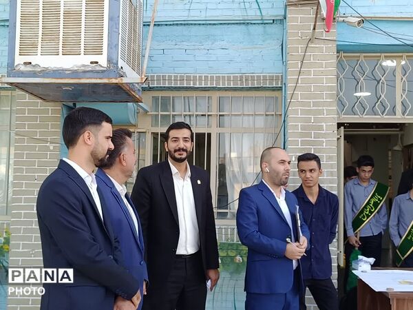 آغاز سال تحصیلی در مدرسه دکتر حسابی ۲ با شور و نشاط دانش‌آموزی