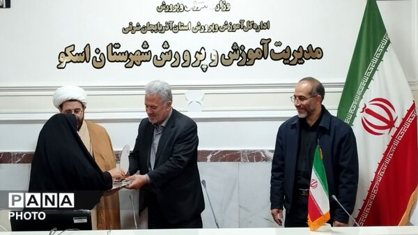 تجلیل از خادمان ساحت قرآن و عترت در آموزش و پرورش شهرستان اسکو