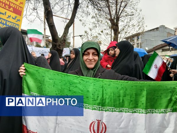 باران عشق وارادت به انقلاب همراه با باران‌ها ی نقره‌ای رشت