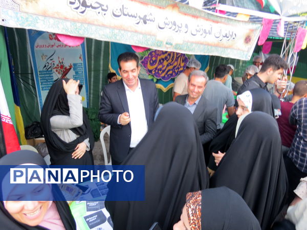 بازدید مدیرکل آموزش پرورش استان خراسان شمالی از غرفه‌های غدیرخم در بجنورد