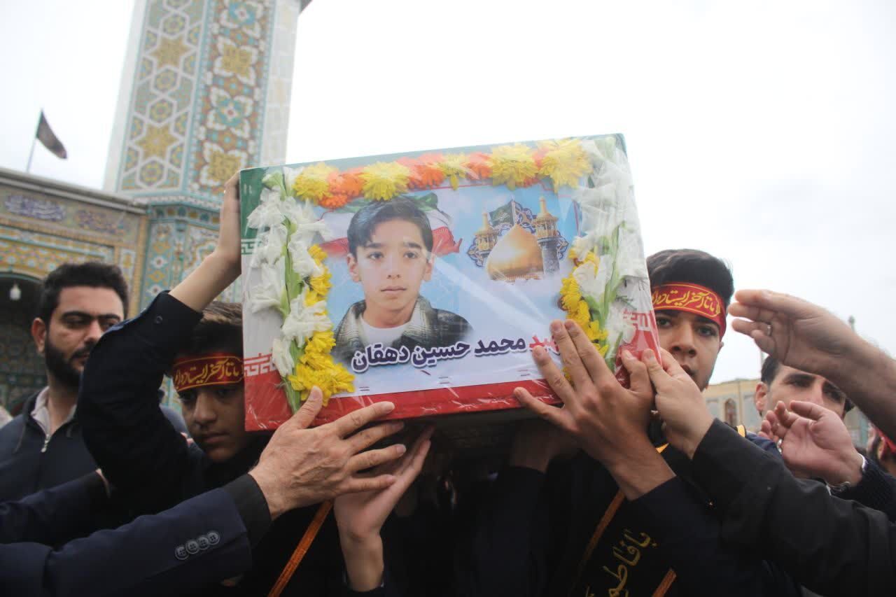پیکر دانش‌آموز شهید «دهقان» در قم به خاک سپرده شد