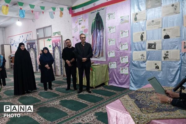 نمایشگاه مدرسه انقلاب در دبیرستان جوادالائمه بهارستان‌دو