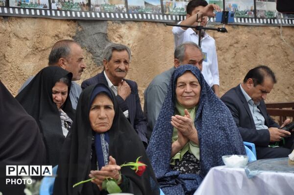 پیوند قلب‌ها در خانه جوان بخش لاران؛ بزرگداشت روز سالمند