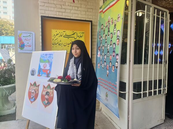 مراسم باشکوه زنگ ایثار و مقاومت در مدرسه شاهد تکتم ناحیه ۳