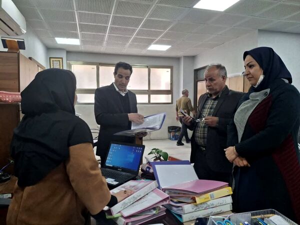بازدید رئیس آموزش‌ و پرورش ناحیه ۲ از دبیرستان رحمت آیین یک