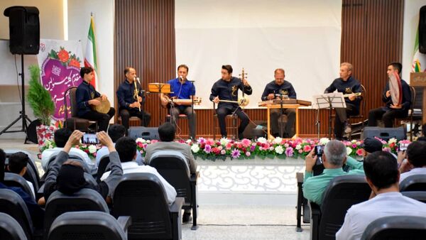 تجلیل از کارمندان بیمارستان شهدا لردگان در هفته‌ دولت