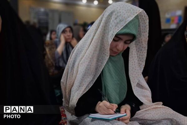 دانش‌آموزان بهارستانی، طلایه‌داران وحدت و معنویت در نماز جمعه