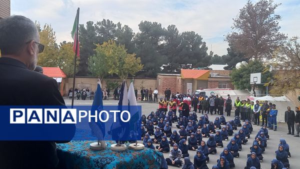 اجرای مانور زلزله با هدف مدرسه ایمن جامعه تاب آور