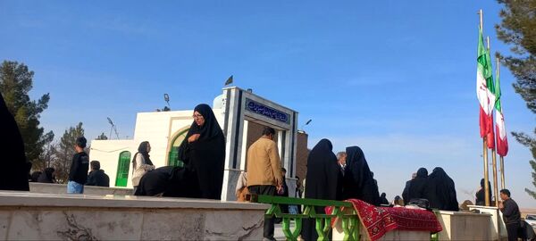دومین شب چراغ برات در امامزاده و گلزار شهدای روستای مهدی آباد خلیل آباد 