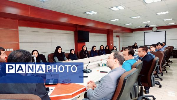 تقدیر از دانش‌آموزان برگزیده علمی‌پژوهشی در اداره آموزش و پرورش شهرستان ملارد
