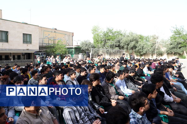 مراسم چهارشنبه‌های امام رضایی در مدرسه پیام غدیر آموزش و پرورش منطقه 14 تهران 