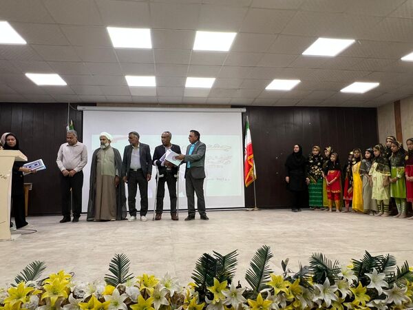 تجلیل از دانش‌آموزان ممتاز در جشنواره قرآنی، فرهنگی و ورزشی منطقه فین 