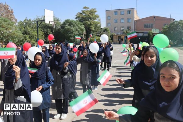 آغاز راه  هفتمی ها در «جشن جوانه‌ها» دبیرستان مبین