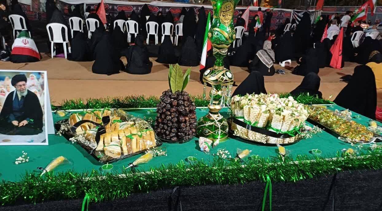 سفره حضرت رقیه(س) دل‌های عشاق را در میدان جمهوری گردهم آورد