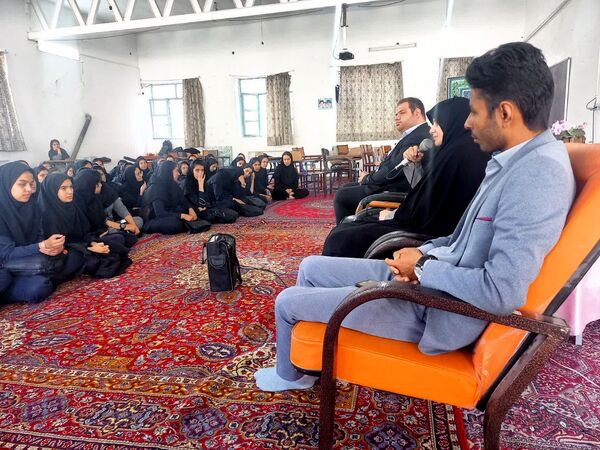 بازدید مدیر آموزش و پرورش کاشمر از هنرستان رازی