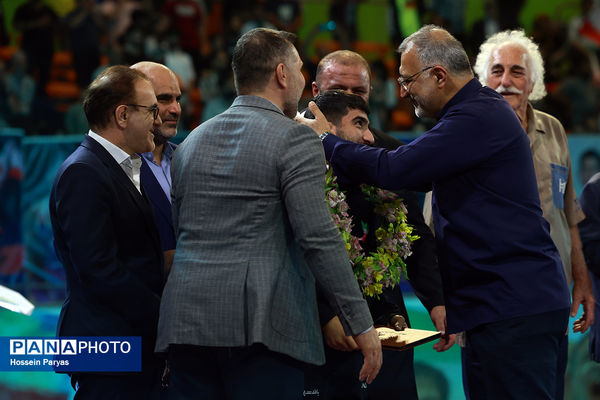 جشن قهرمانی تیم‌های ملی کشتی آزاد و فرنگی ایران