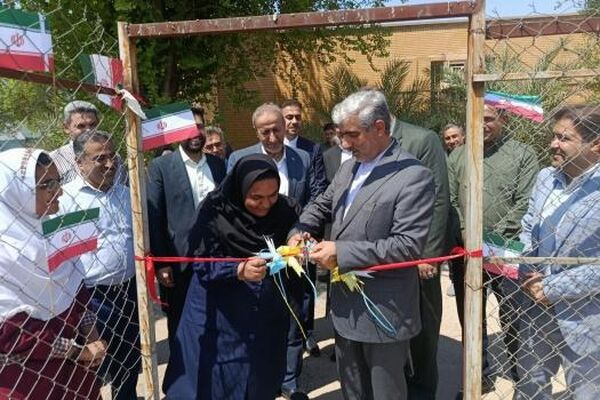 هفدهمین چمن مصنوعی مدارس استثنایی خوزستان در مدرسه اتحاد ناحیه ۴ اهواز افتتاح شد
