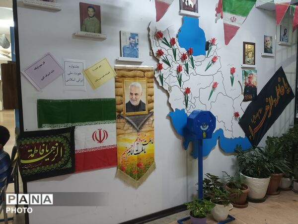 دبستان معراج منطقه ۱۰ تهران میزبان زائران مراسم تشییع رهبر شهید 
