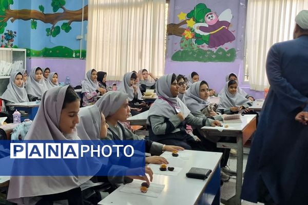 برگزاری مراسم به مناسبت ایام فاطمیه در دبستان راهیان نور ناحیه دو شهرری 