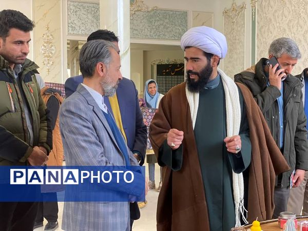 نمایشگاه صنایع دستی در کوهسرخ