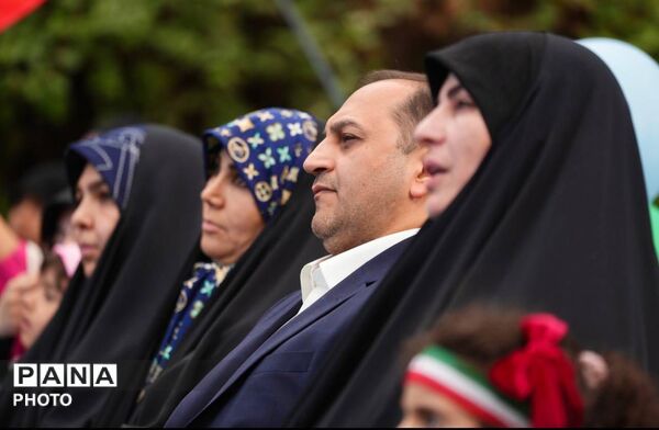 میدان مادر تهران، رنگین‌کمان شادی و مهربانی برای مادران و کودکان