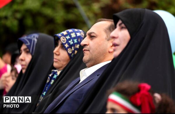 میدان مادر تهران، رنگین‌کمان شادی و مهربانی برای مادران و کودکان
