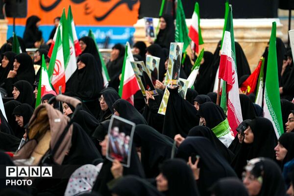 اجتماع بانوان انقلابی به مناسبت چهلم قائد امت و شهدای میناب در مسجد جمکران 