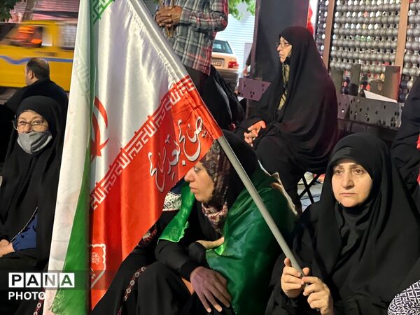 حضور باشکوه  مردم کرج در صد و هفتمین شب از تجمعات مردمی