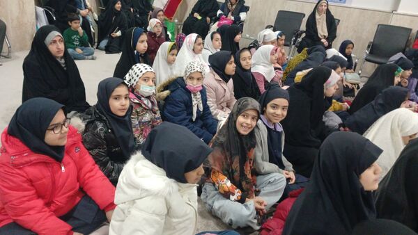برنامه رویش آدینه با حضور دبستان دخترانه امام مهدی۲  در محمدشهر کرج