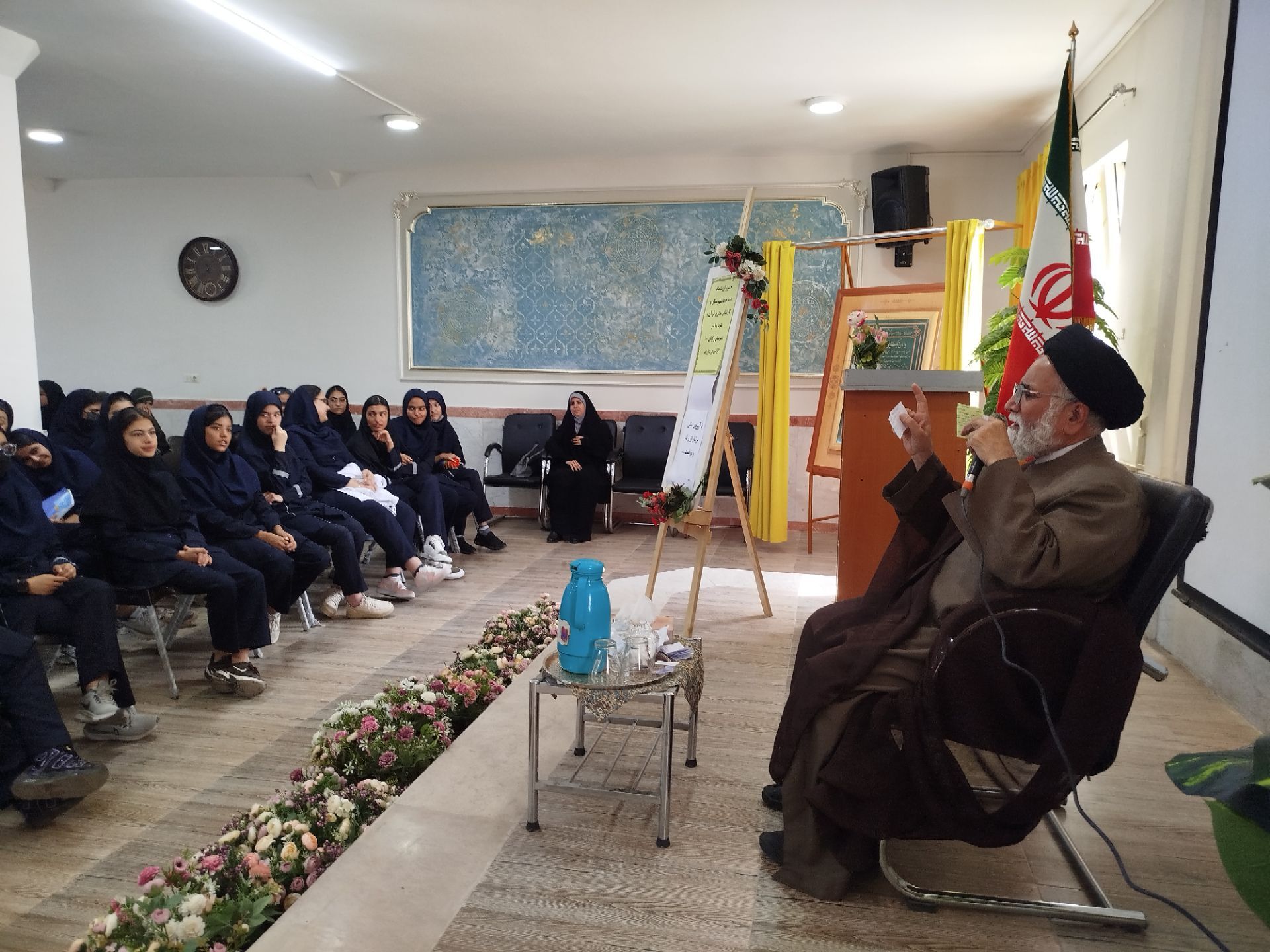 جلسه گفتمان دینی در دبیرستان نمونه وکیلی ۱۰