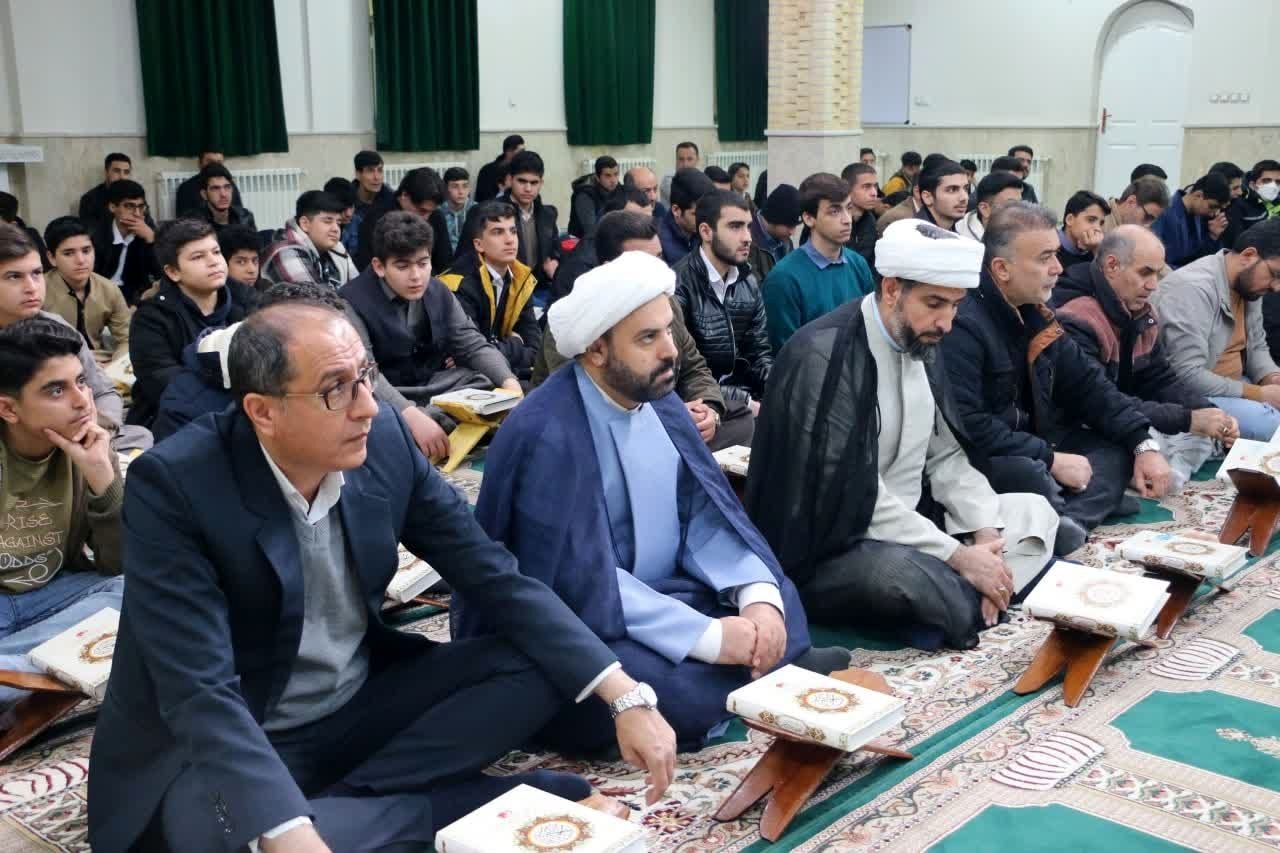 ششمین اجلاس سراسری نماز آموزش و پرورش شهرستان کامیاران 