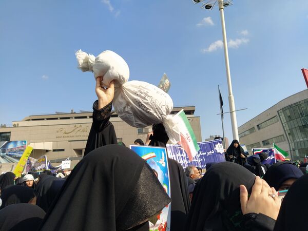  راهپیمایی  روز دانش آموز در مشهد با قلب هایی از جنس عزای حضرت فاطمه (س)