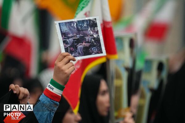 اجتماع بانوان انقلابی به مناسبت چهلم قائد امت و شهدای میناب در مسجد جمکران 