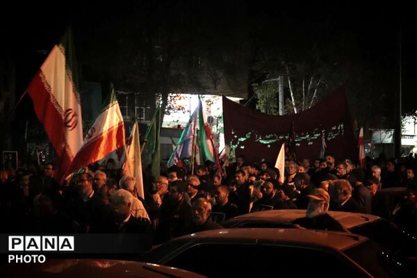 چهل روز در نبود رهبر شهیدمان؛ در خیابان‌ها ایستاده‌ایم