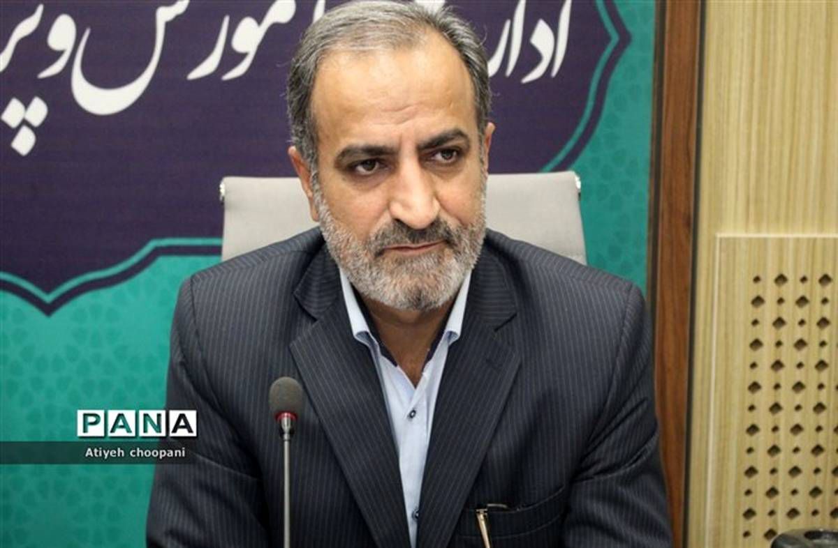 معلم مرجع قدرت و الگوی نقش‌آفرینی و خدمت است