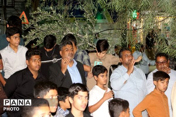 بیعت فرهنگیان و دانش‌آموزان شهرستان فهرج با رهبر جدیدشان