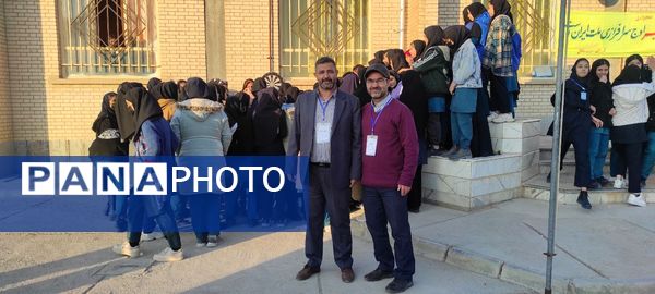 برگزاری مسابقات دارت در مدرسه زنده یاد داورپناه خانلق